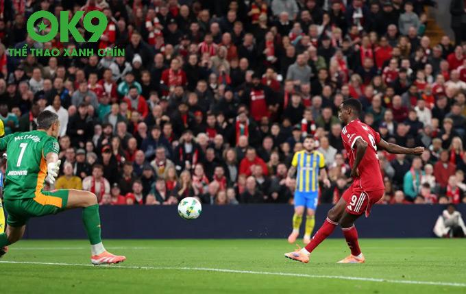 Isak Rực Sáng: Mở Tỷ Số Nhờ 'Món Quà' Đồng Đội